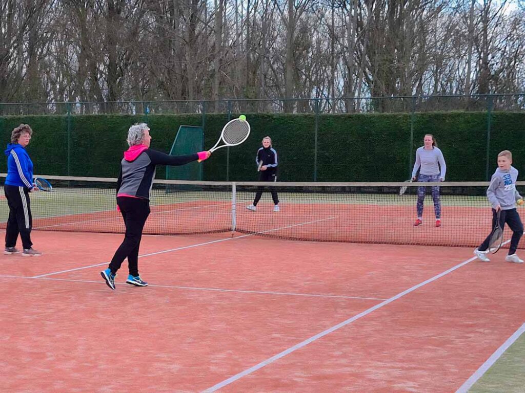 Gratis Tennisles en Teamtoernooi Bij De Drieban - Foto 2