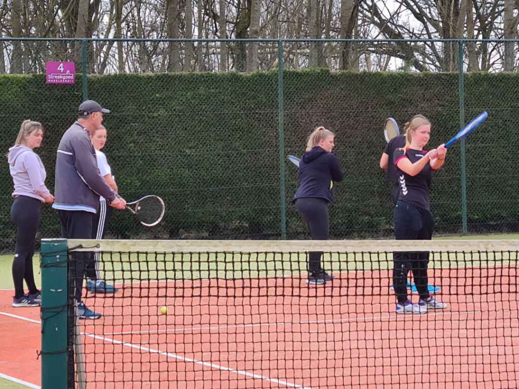 Gratis Tennisles en Teamtoernooi Bij De Drieban - Foto 1
