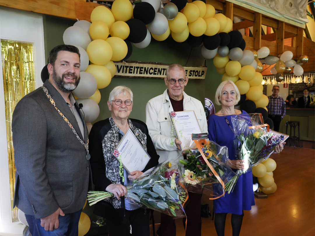 Wethouder Gerben Gringhuis met vrijwilligers Han, Ruud en Jantien