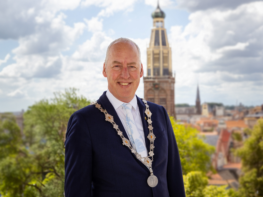 Burgemeester Eduard van Zuijlen