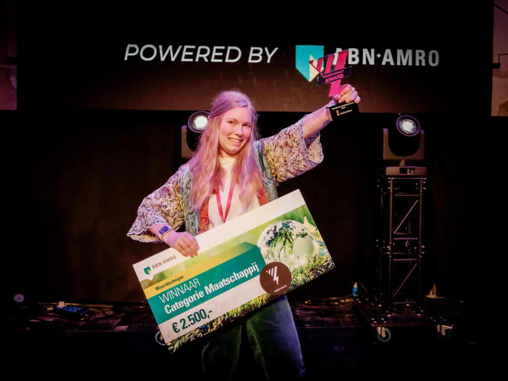 Tessa Sijm wint Young Impact Award categorie Maatschappij