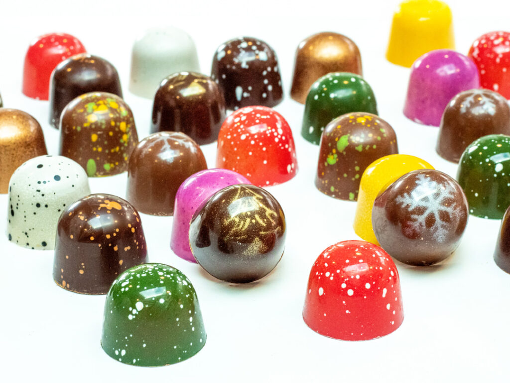 cadeautip: close-up chocolate planet workshop bonbon maken, een creatief cadeau