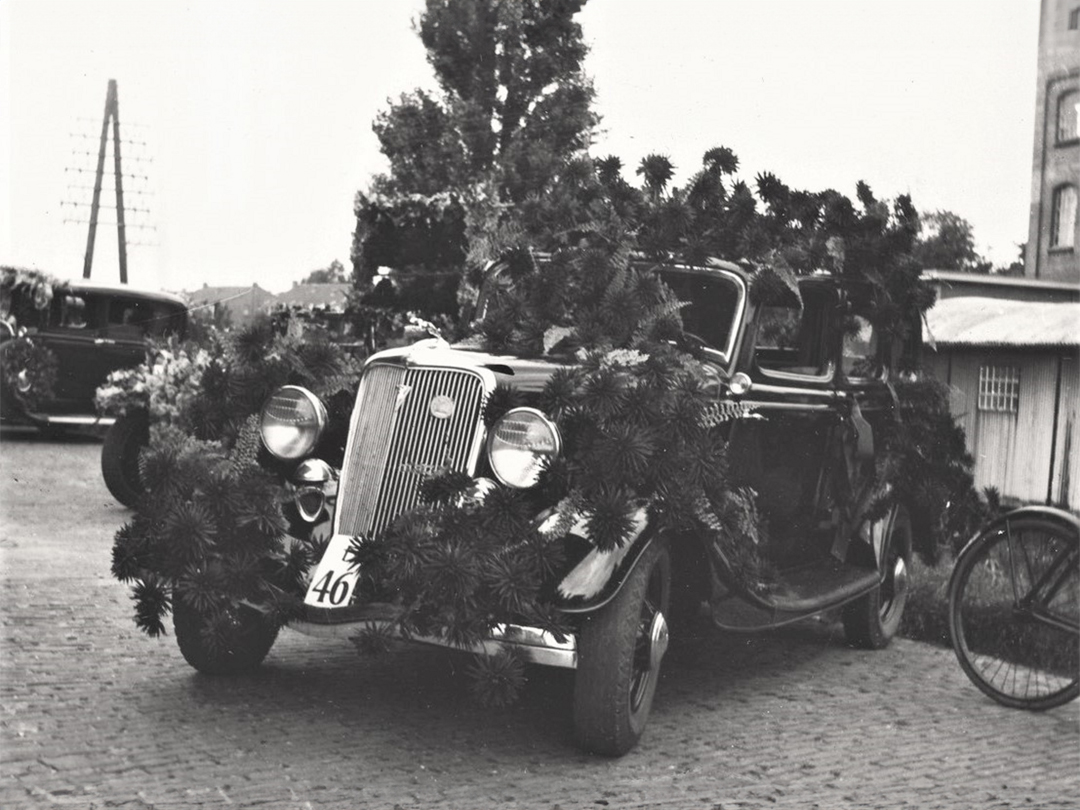 Z.V.T. Paarden en Bloemen - Versierde Auto,s P Sijbrandy