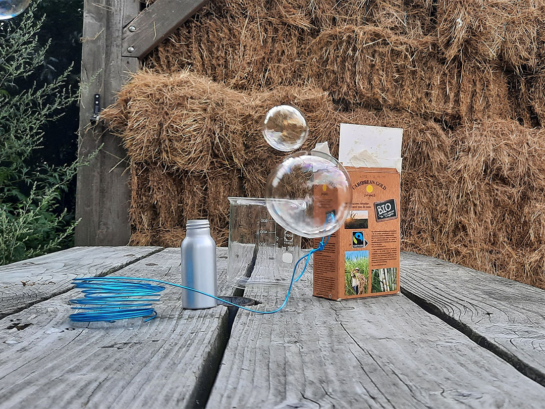Op 27 juli kun je zelf een bellenblaas maken!