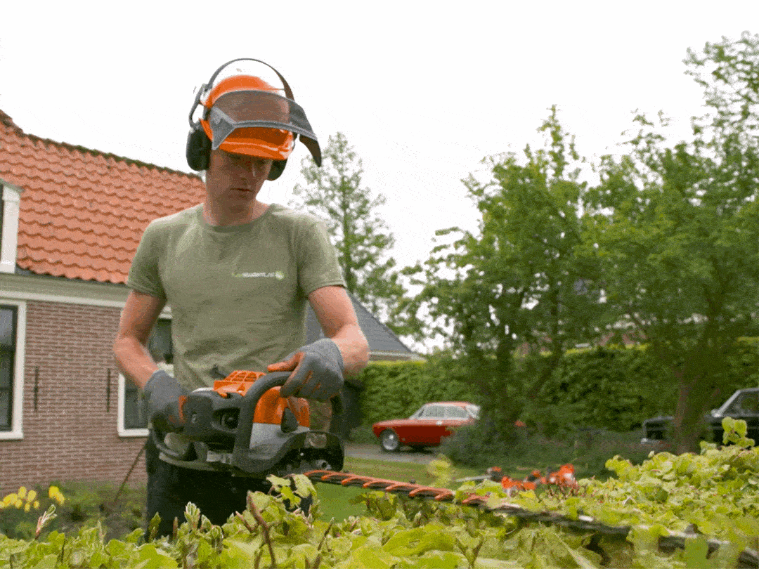 Tuinstudenten aan het werk in uw tuin