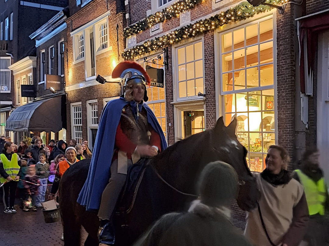 Vorig jaar kon deze helaas niet doorgaan omdat we niet konden beschikken over een geschikt paard voor de heiligman!