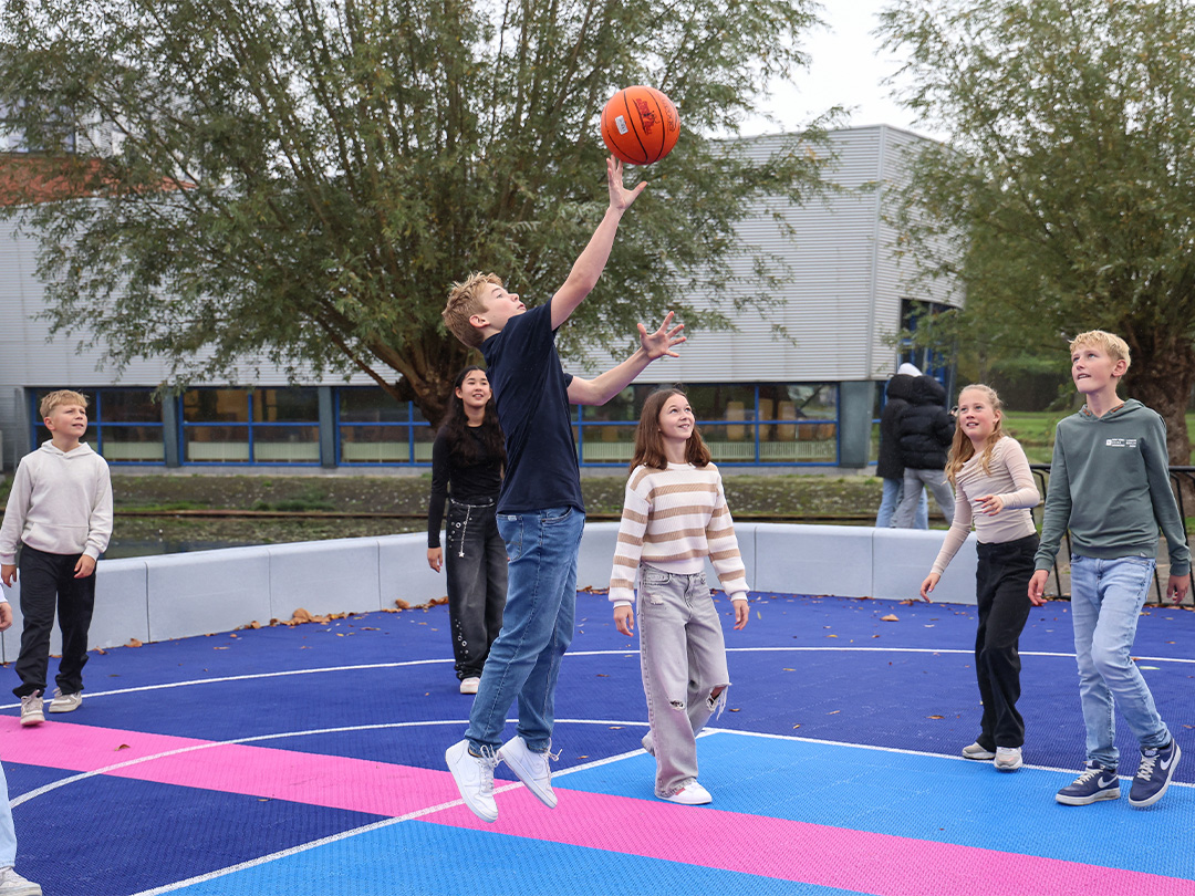 Het Martinuscollege in Grootebroek mag zich officieel een gezonde school noemen op het thema bewegen!