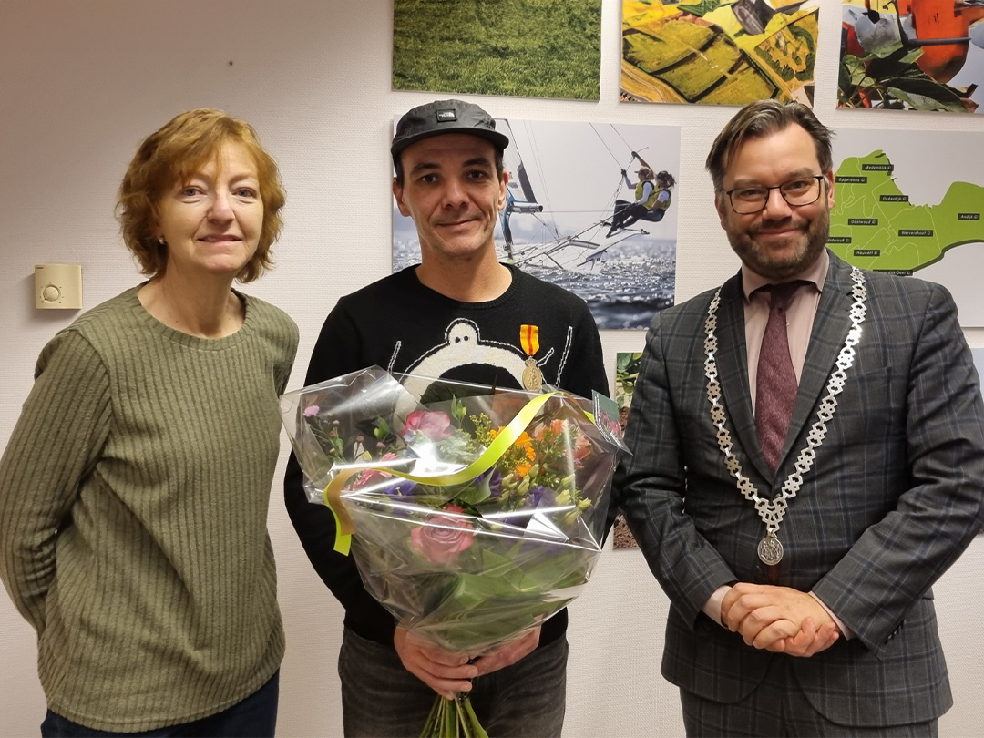 Patrick Ettajrini uit Medemblik ontvangt erepenning voor Menslievend Hulpbetoon!