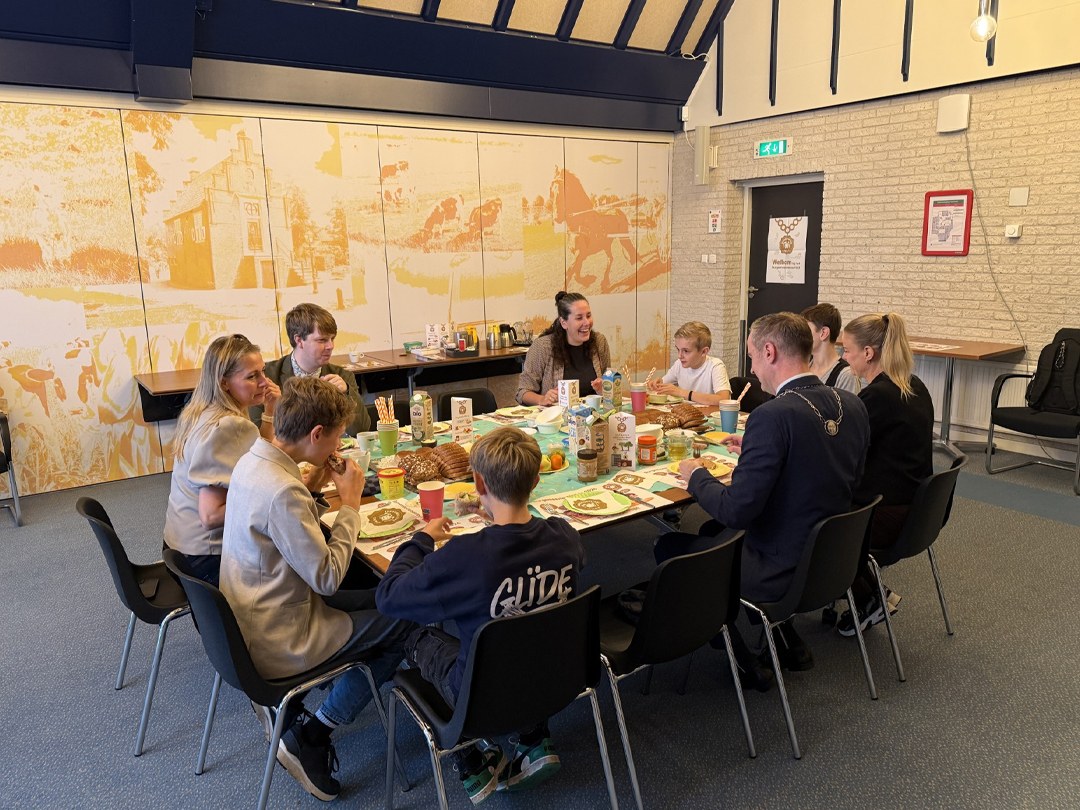 Burgemeestersontbijt met leerlingen van O.B.S. De Dubbele Punt: ‘Een goede start maakt het verschil’